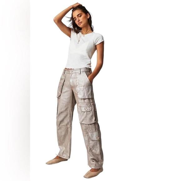 Free People Pants - FREE PEOPLE

We The Free - Lap Of Luxury Barrel Cargo Jeans Sz 25 & Sz 26